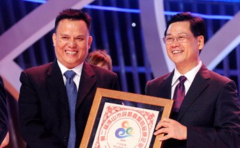 鳳鋁鋁業(yè)被評(píng)為“市民最喜愛(ài)的品牌企業(yè)”、“廣佛同城至愛(ài)佛山品牌”